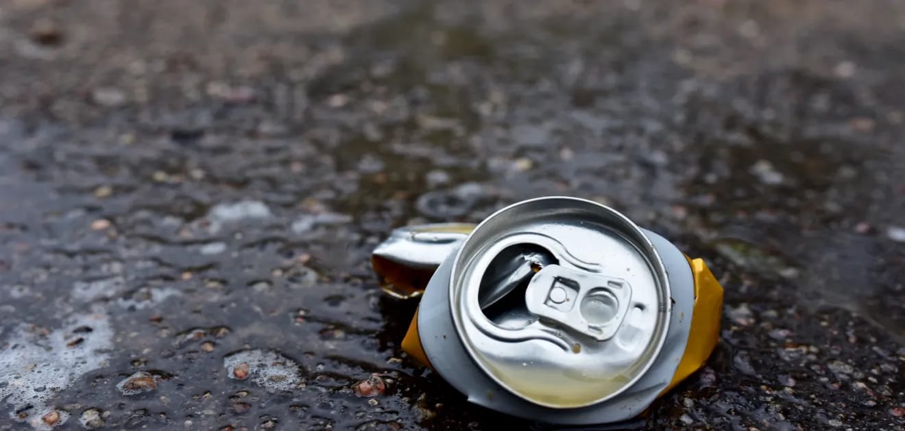 缶ビールが破損する原因は?輸送中や保管時の注意点について