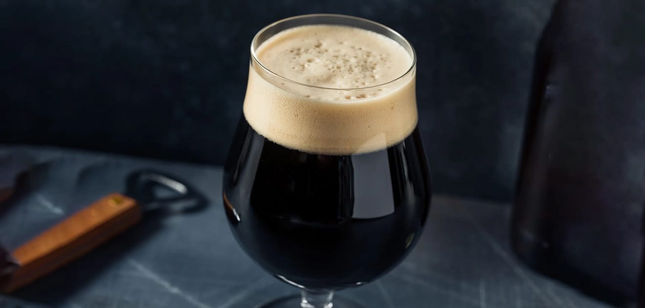黒ビールはどのようなビール?魅力やより一層美味しく飲む方法を解説!