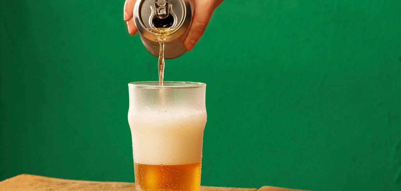 いつもの缶ビールがもっと美味しく飲める?知っておきたいテクニックを紹介
