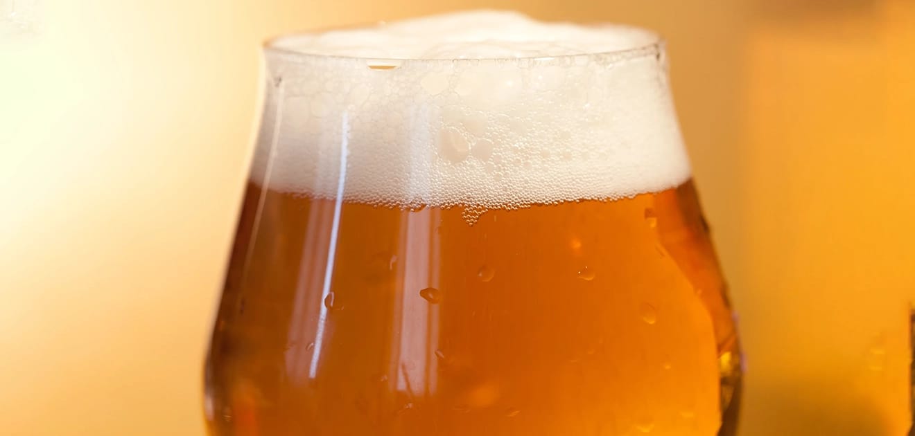 ビールの泡ってどんな役割をしているの?メカニズムや注ぎ方も解説!