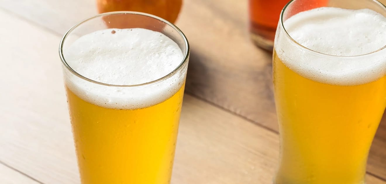 ピルスナーとはどのようなビール?魅力やおすすめ商品、美味しく飲む方法を紹介!