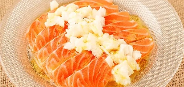 ビールや白ワインのお供にぴったり!サーモンのおつまみ18選!